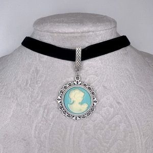 Handmade Vintage Style Cameo Pendant Choker Necklace